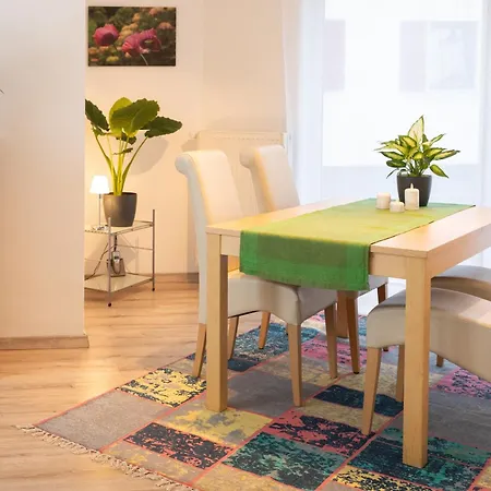 In Ruhigem Viertel Rhodt unter Rietburg